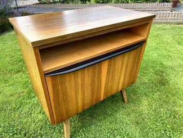 Vintage Mid Century TV-meubel / Drankkastje beschikbaar voor biedingen