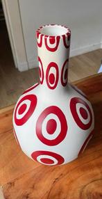 Mooie vaas  wit met rode cirkels en stippen 30cm hoog, Huis en Inrichting, Woonaccessoires | Vazen, Minder dan 50 cm, Ophalen of Verzenden