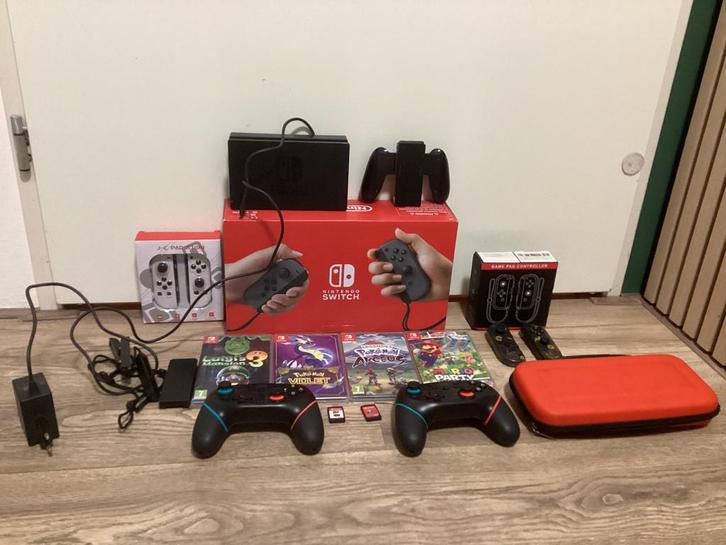 Nintendo switch v2, spellen en extra joycons+pro controllers, Spelcomputers en Games, Spelcomputers | Xbox 360, Zo goed als nieuw