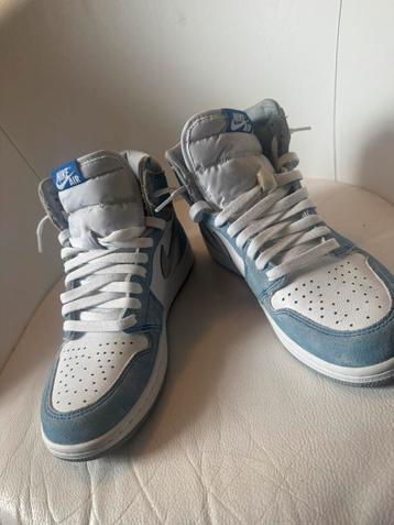 Jordan 1 hyper royal maat 42 beschikbaar voor biedingen