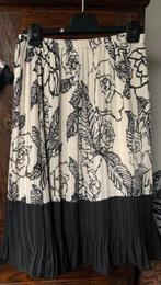 Beige gevoerde rok zwarte details; M; Kriss Sweden, Kleding | Dames, Maat 38/40 (M), Beige, Ophalen of Verzenden, Zo goed als nieuw