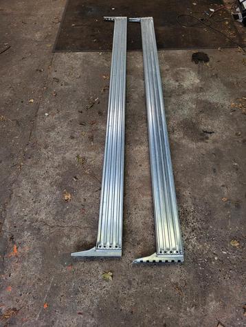 2x werktafel ligger 2,70 m metalsistem  beschikbaar voor biedingen