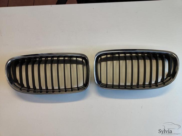 Nieren set Grille met chroomraam en zwarte strepen BMW E90 E, Auto-onderdelen, Overige Auto-onderdelen, Gebruikt, Ophalen of Verzenden