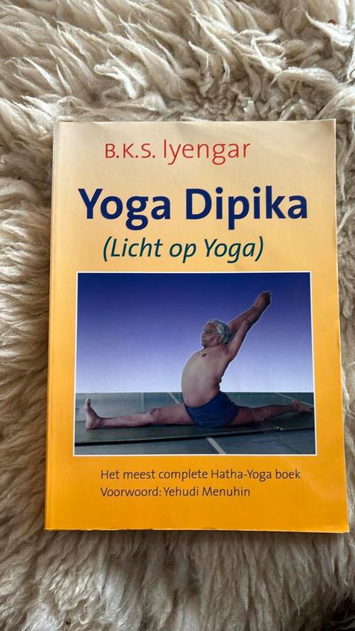 B.K.S. Iyengar - Yoga dipika (licht op yoga), Boeken, Esoterie en Spiritualiteit, Ophalen of Verzenden