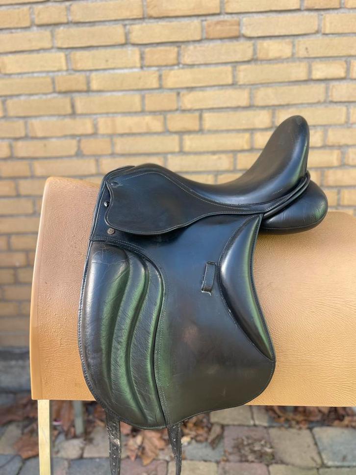 Zaldi dr zadel 17 inch kort (gratis passervice), Dieren en Toebehoren, Paarden en Pony's | Zadels, Gebruikt, Dressuur, Ophalen of Verzenden