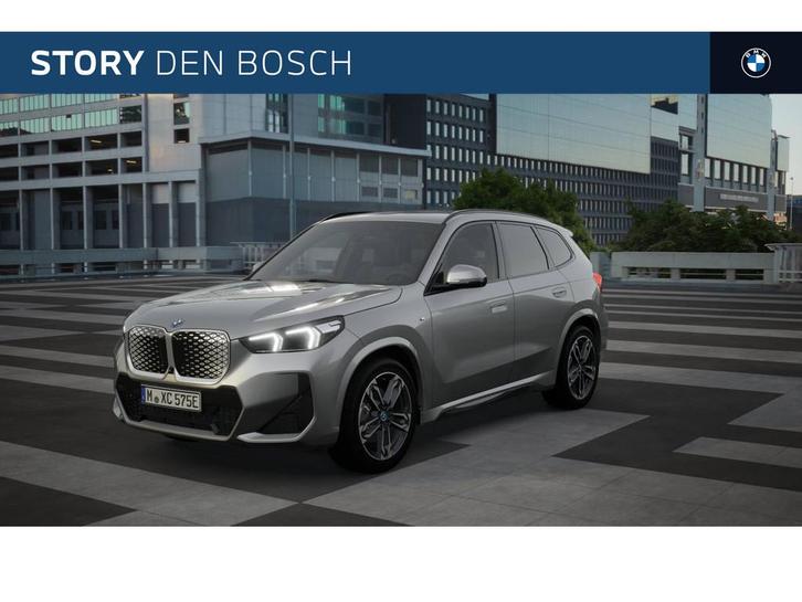 BMW iX1 eDrive20 M Sport 67 kWh / Adaptieve LED / Sportstoel, Auto's, BMW, Bedrijf, Te koop, iX1, Metallic lak, Elektrisch, A