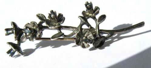 Leuke zilveren broche takje met bloemetjes 835 (6471-1911), Sieraden, Tassen en Uiterlijk, Broches, Zo goed als nieuw, Zilver