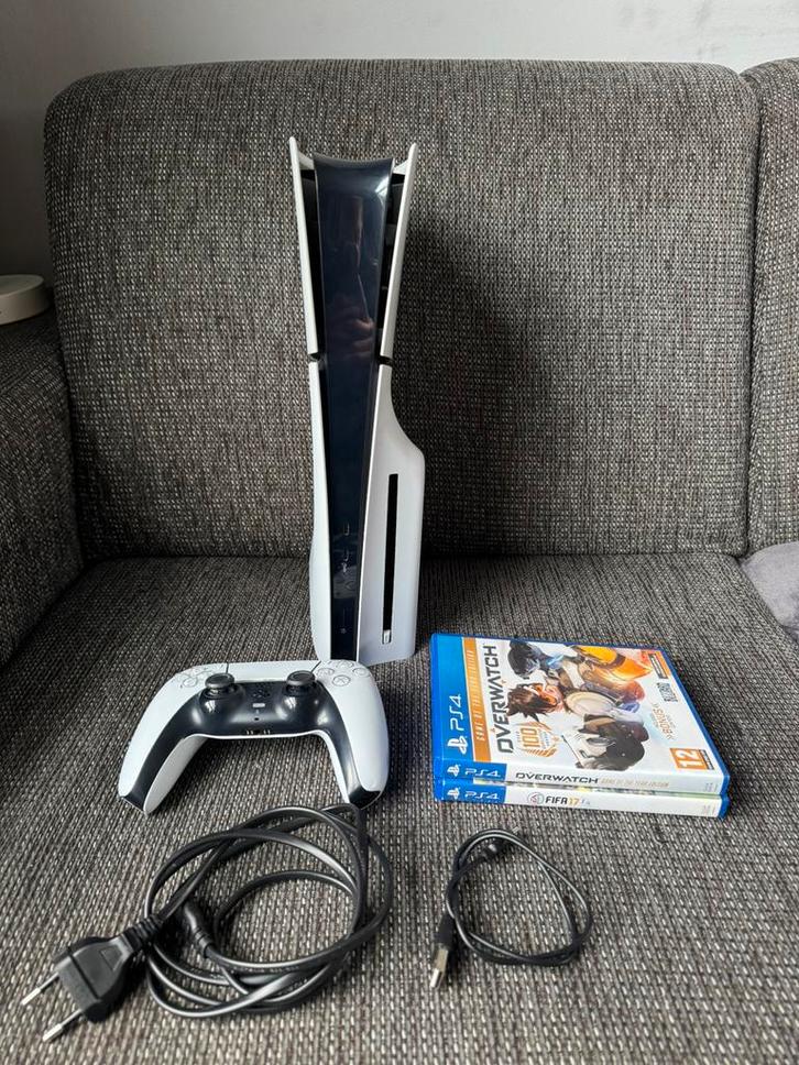 Playstation 5 slim disc + 2 games, Spelcomputers en Games, Spelcomputers | Sony PlayStation 5, Zo goed als nieuw, Playstation 5