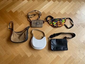 Diverse kleine handtassen beschikbaar voor biedingen