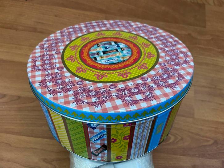 Leuke fleurige Koektrommel, Verzamelen, Blikken, Zo goed als nieuw, Koek(jes), Overige merken, Ophalen of Verzenden