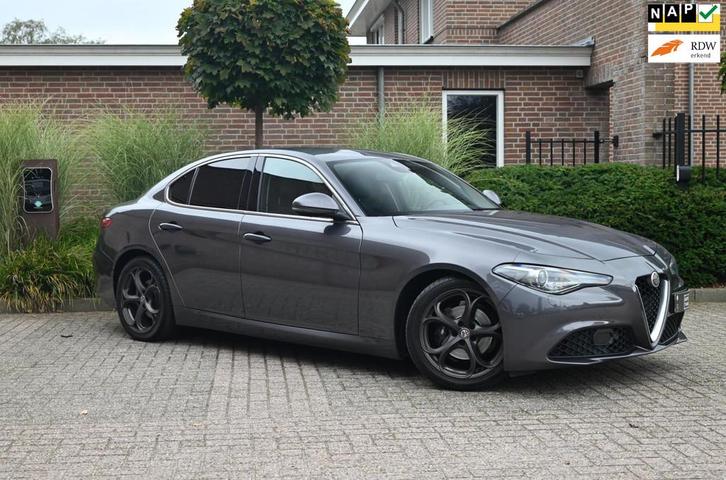 Alfa Romeo Giulia 2.0T Super 200 PK Aut. Xenon Leder Keyless, Auto's, Alfa Romeo, Bedrijf, Te koop, Giulia, ABS, Achteruitrijcamera