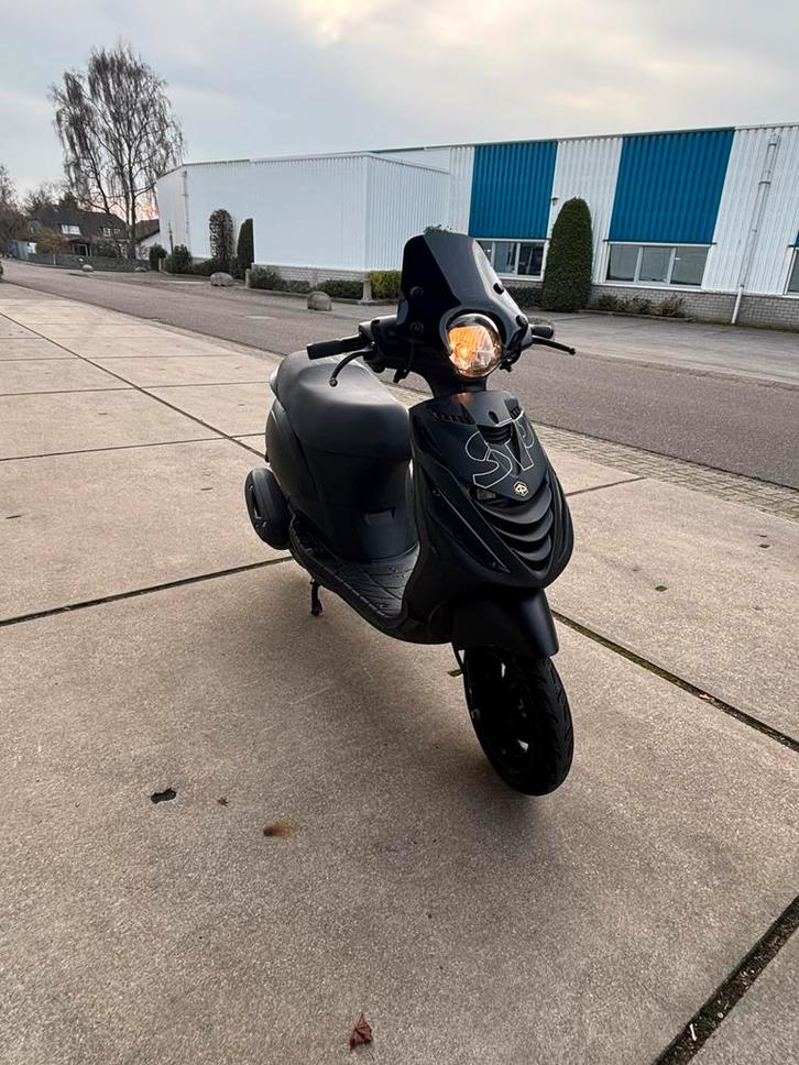 Piaggio zip | 50cc | iGet 2020 | injectie, Fietsen en Brommers, Scooters | Piaggio, Zo goed als nieuw, Zip, Maximaal 45 km/u, Benzine