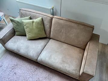 Tweezits bank suede bruin beschikbaar voor biedingen