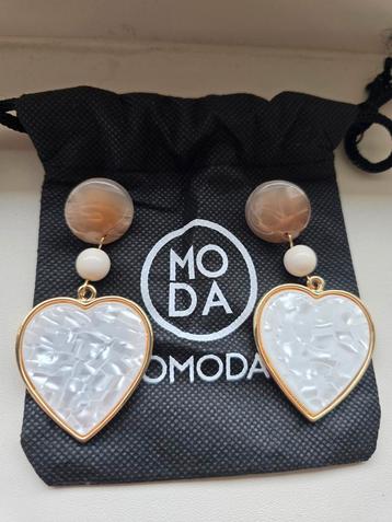 OMODA nieuwe oorbellen  beschikbaar voor biedingen