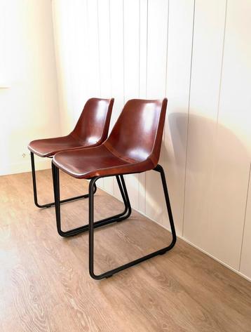 2 leren stoelen beschikbaar voor biedingen