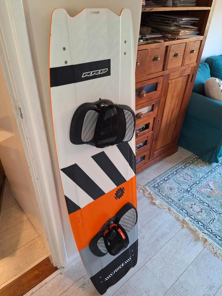Kiteboard RRD Juice 140x42cm, Watersport en Boten, Kitesurfen, Gebruikt, Kiteboard, 4 m² of minder, Twintip, Ophalen of Verzenden