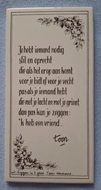 Te koop siertegel met het gedicht Vriend van Toon Hermans., Huis en Inrichting, Ophalen of Verzenden, Gebruikt