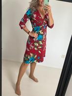King Louie jurk wijnrood blauwe rozen groen accent L, Kleding | Dames, Jurken, Overige kleuren, Maat 42/44 (L), Ophalen of Verzenden