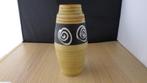 mooie vaas met lichtbruine cirkels als decoratie, Gebruikt, Overige kleuren, Aardewerk of Porselein, Ophalen of Verzenden