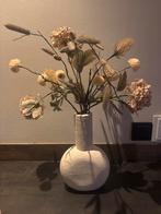 Crème vaas met zijdebloemen van het merk roberts collection, Huis en Inrichting, Woonaccessoires | Vazen, Wit, Aardewerk of Porselein