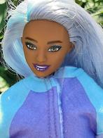 barbie donkere huid met fleece huispak, Kinderen en Baby's, Speelgoed | Poppen, Ophalen of Verzenden, Zo goed als nieuw, Barbie