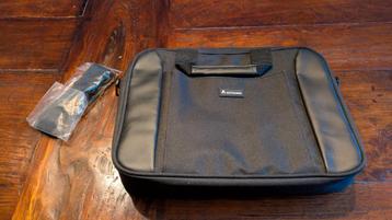 Laptoptas voor 15" laptop incl draagriem. Nieuw. beschikbaar voor biedingen
