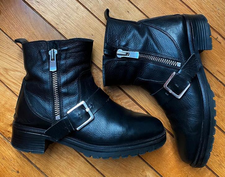 Dames korte zwarte leren laarzen met rits en gesp, maat 39, Kleding | Dames, Schoenen, Zo goed als nieuw, Lage of Enkellaarzen