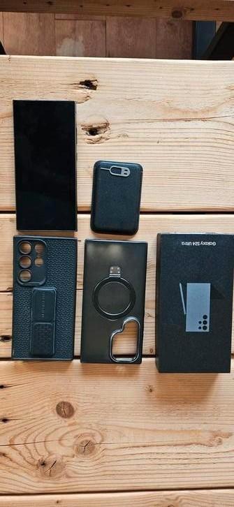 Samsung S24 Ultra 256 Gb + extra s. zgan beschikbaar voor biedingen