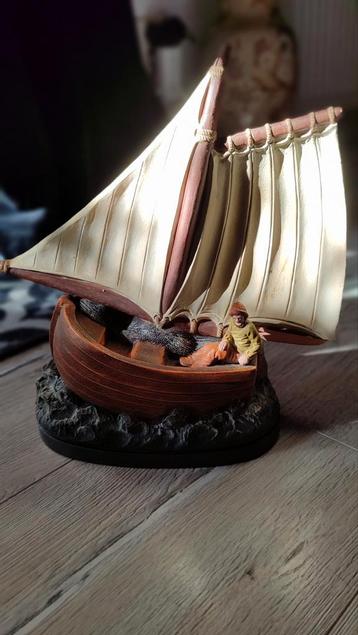 Vintage Vissersboot Beeldje Keramiek beschikbaar voor biedingen