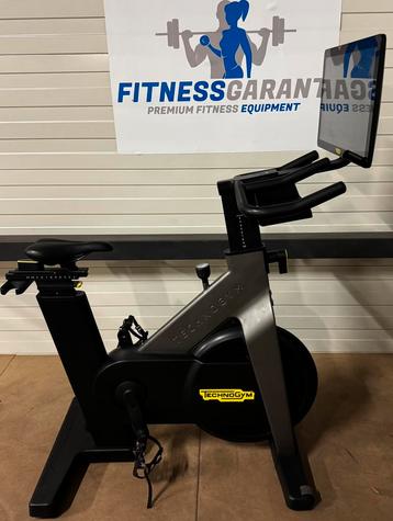 Technogym Upright Bike Interactive Live 22 inch Hometrainer beschikbaar voor biedingen