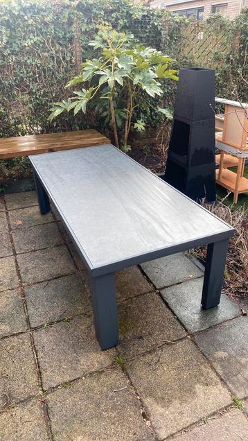 Hartman tuintafel beschikbaar voor biedingen