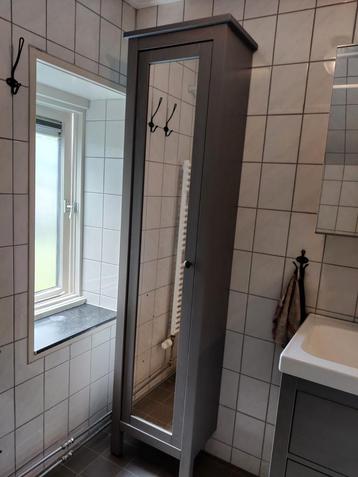 Ikea Hemnes hoge kast met spiegeldeur beschikbaar voor biedingen
