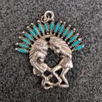 Hanger, 2 indianen met turquoise tooi, Ophalen, Overige materialen, Overige voorstellingen, Nieuw