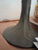 Semi-antieke bronzen tafellamp met bloemmotief, Antiek en Kunst, Antiek | Lampen, Ophalen of Verzenden