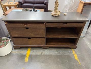 Vintage dressoir beschikbaar voor biedingen