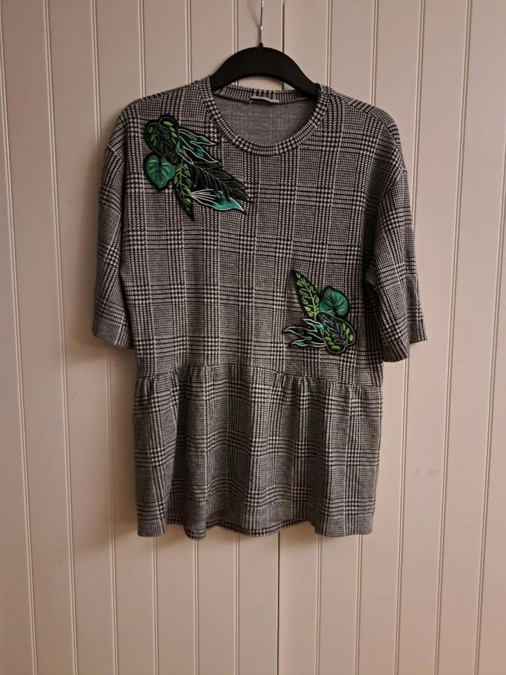 Peplum geruite top met groene applicaties van Zara, mt.S, Kleding | Dames, Tops, Nieuw, Maat 36 (S), Overige kleuren, Zonder mouw