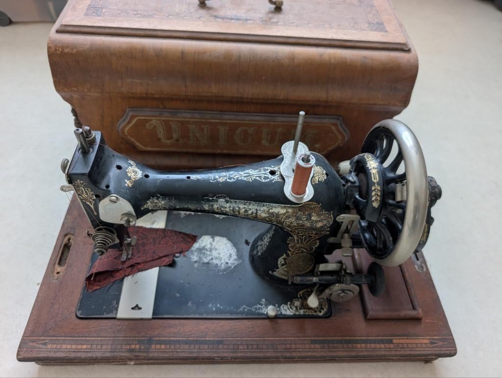 Oude Unicum Naaimachine met Houten Koffer, Antiek en Kunst, Ophalen
