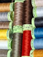 GÜTERMANN Naaimachinegaren - 51 Klosjes Assorti, Hobby en Vrije tijd, Naaien en Fournituren, Ophalen of Verzenden, Nieuw, Garen of Naald(en)