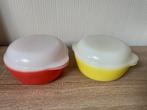 Oranje en Gele glazen arcopal schalen met deksel, Huis en Inrichting, Keuken | Servies, Overige materialen, Gebruikt, Ophalen of Verzenden