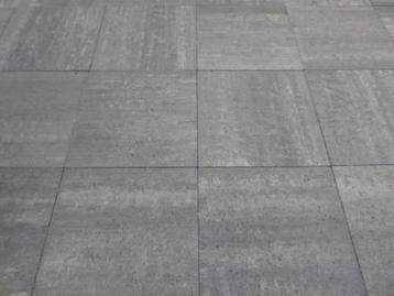 Grote beton tegels 60 x 60 x 5 cm. beschikbaar voor biedingen