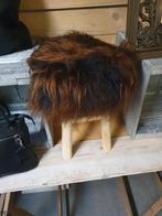 Teakhouten Krukjes met Yslands Schaap div kleuren in de Shop, Huis en Inrichting, Krukjes, Ophalen, Nieuw, Hout