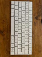 Apple Magic toetsenbord Universeel USB + Bluetooth, Computers en Software, Toetsenborden, Ophalen of Verzenden, Zo goed als nieuw