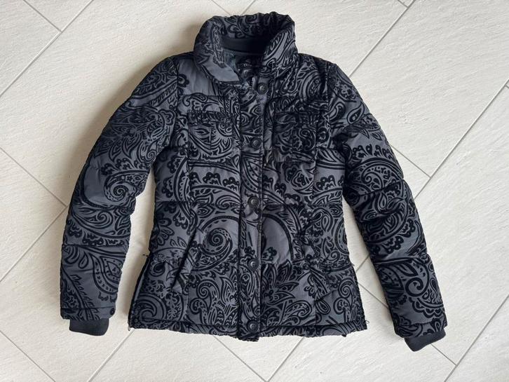 Desigual winterjas maat 38 -40 NIEUW, Kleding | Dames, Jassen | Winter, Zo goed als nieuw, Maat 38/40 (M), Zwart, Ophalen of Verzenden