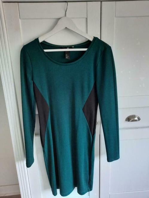 H&M Donkergroene Strakke Nauwsluitende Jurk Groen Maat 36 S, Kleding | Dames, Jurken, Zo goed als nieuw, Maat 36 (S), Groen, Knielengte