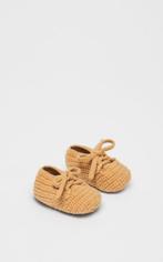 Zandkleurig beige gebreid slofjes baby zara maat 15 nieuw, Ophalen of Verzenden, Zo goed als nieuw, Jongetje of Meisje, Slofjes