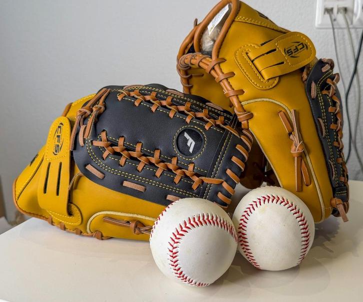 Twee bijna nieuwe Franklin FieldMaster honkbalhandschoenen, Sport en Fitness, Honkbal en Softbal, Zo goed als nieuw, Handschoen