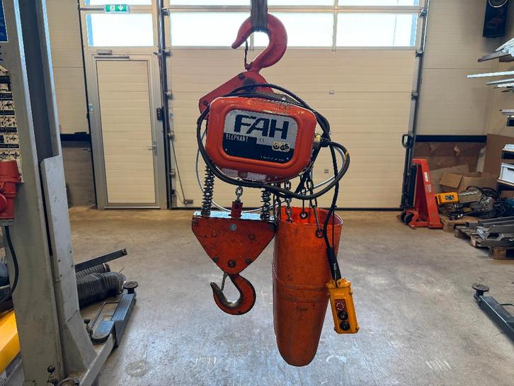 Elektrische kettingtakel 3000kg 3,5m of 1000kg 10,5m, Doe-het-zelf en Verbouw, Lieren en Takels, Gebruikt, Elektrisch, Ophalen