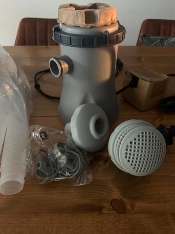 Filterpomp Bestway incl toebehoren beschikbaar voor biedingen