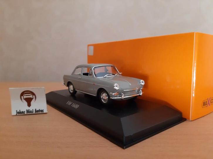 Volkswagen 1600 beige/grijs 1966 van Maxichamps 1:43, Hobby en Vrije tijd, Modelauto's | 1:43, Nieuw, Auto, Overige merken, Ophalen of Verzenden