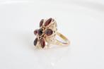 Vintage Gouden Bloem Ring Met Granaat, Ophalen of Verzenden, Dame, Goud, Goud